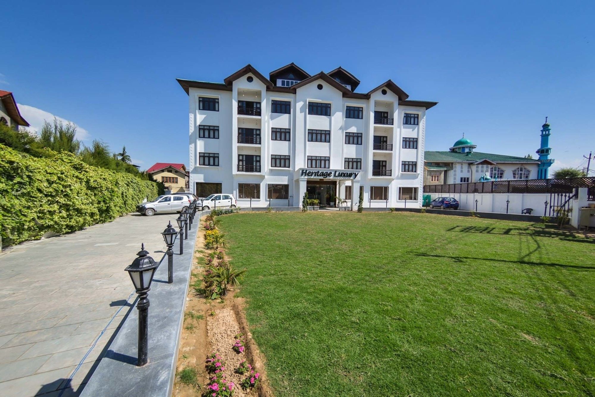 Heritage Luxury Srinagar  Ngoại thất bức ảnh