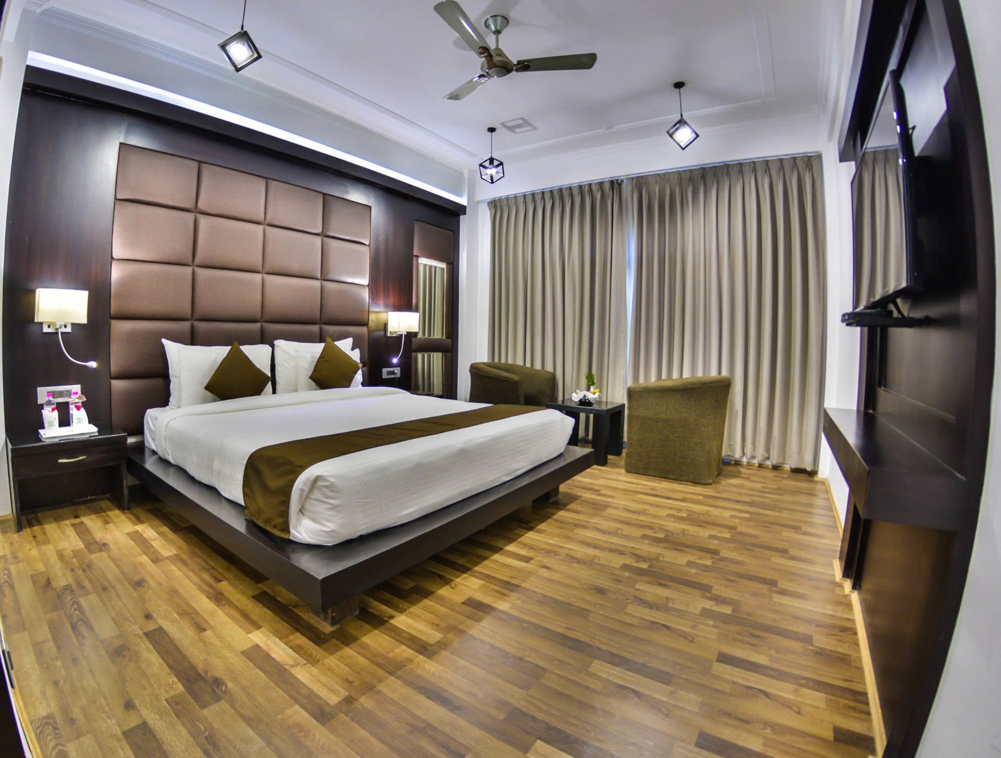 Heritage Luxury Srinagar  Ngoại thất bức ảnh