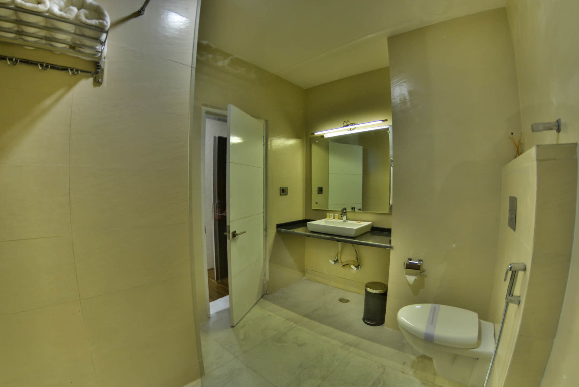 Heritage Luxury Srinagar  Ngoại thất bức ảnh
