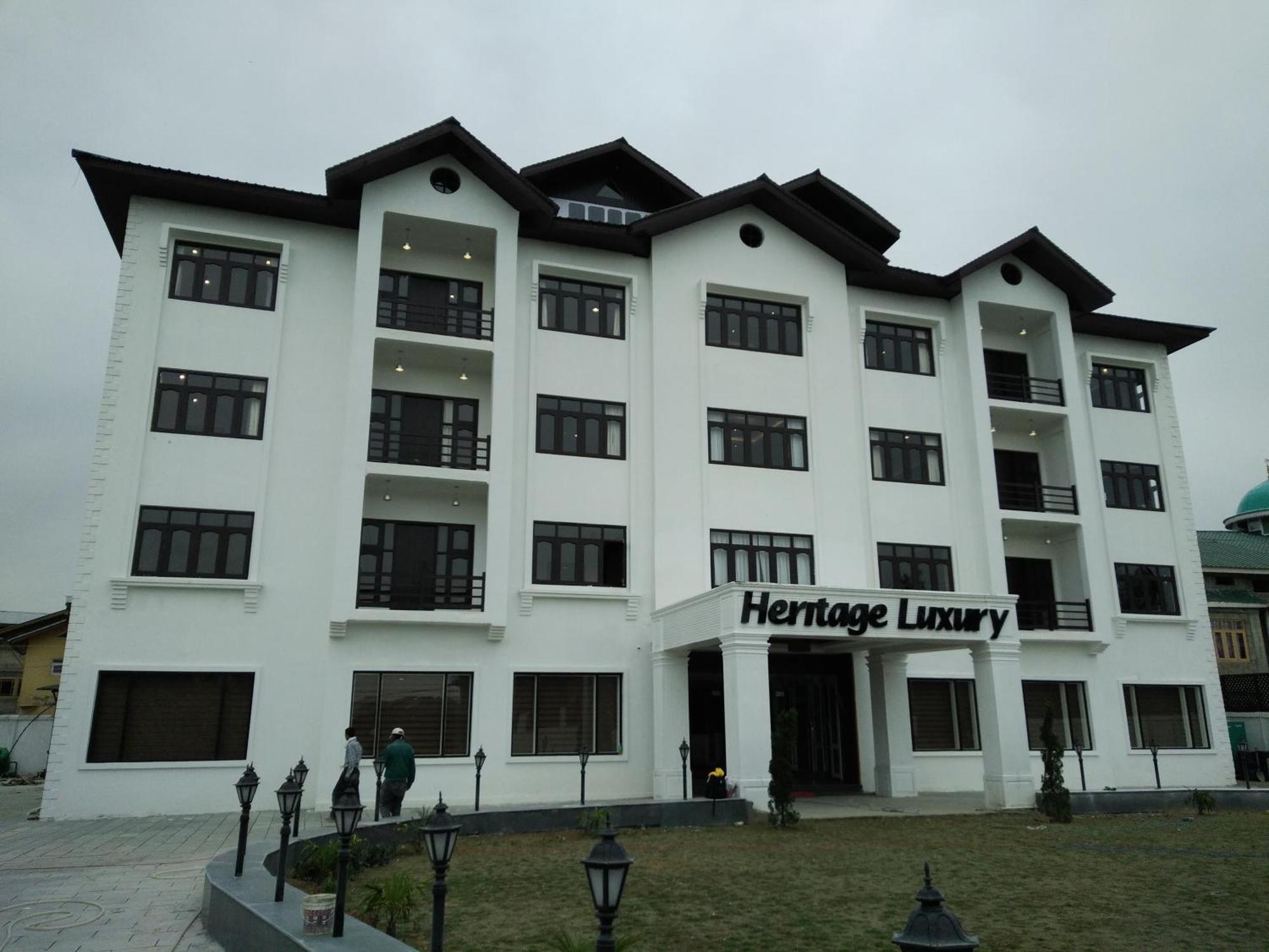 Heritage Luxury Srinagar  Ngoại thất bức ảnh