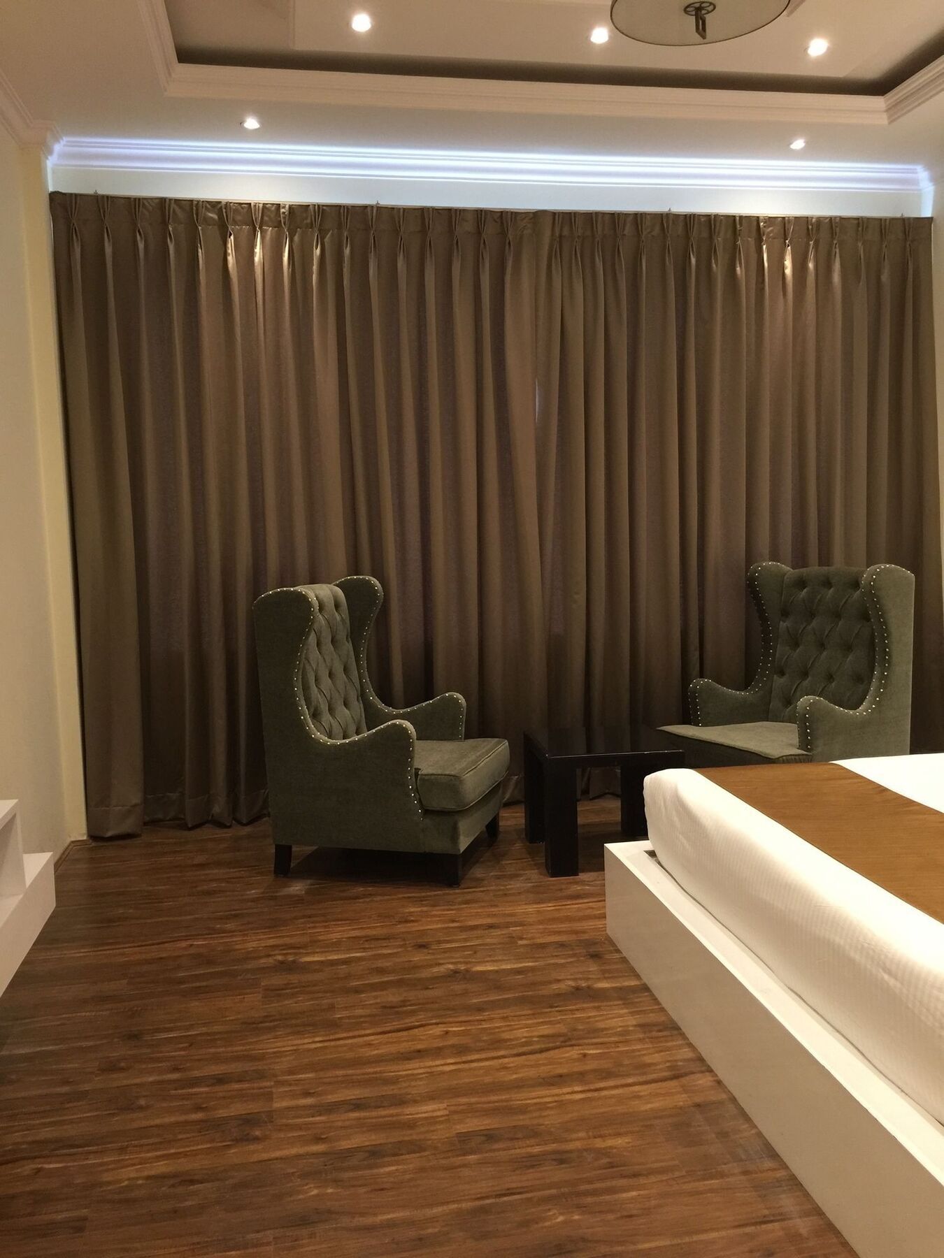 Heritage Luxury Srinagar  Ngoại thất bức ảnh